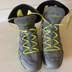 Under Armour BB Charge basketball shoes - size 12